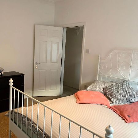 Beautiful Home, 3 Bedroom House Near Alton Towers, Wedgwood Museum, Universities Newcastle-under-Lyme Buitenkant foto
